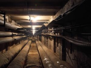 Laying cables in tunnels and collectors